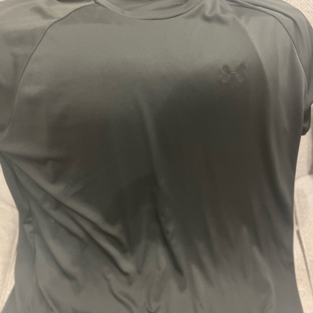 Under Armour Men's Black Shirt
